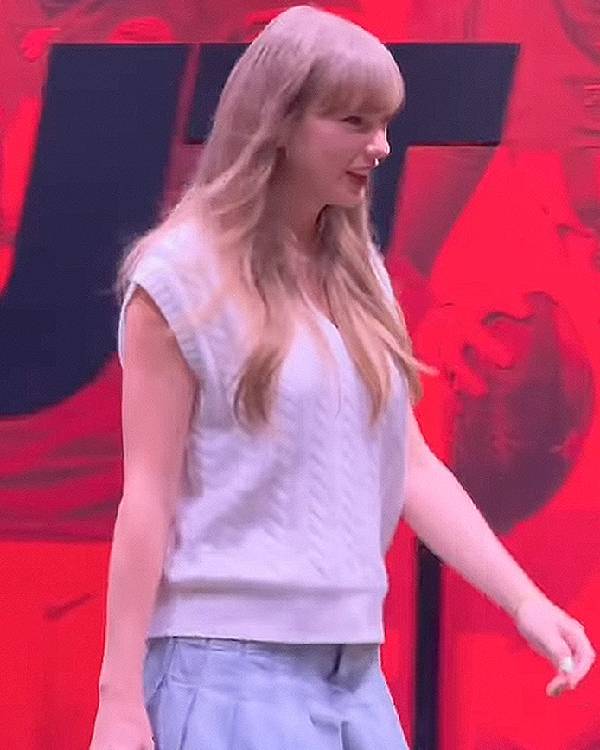 Taylor Swift Cincinnati Bearcats Game Knit Sweater