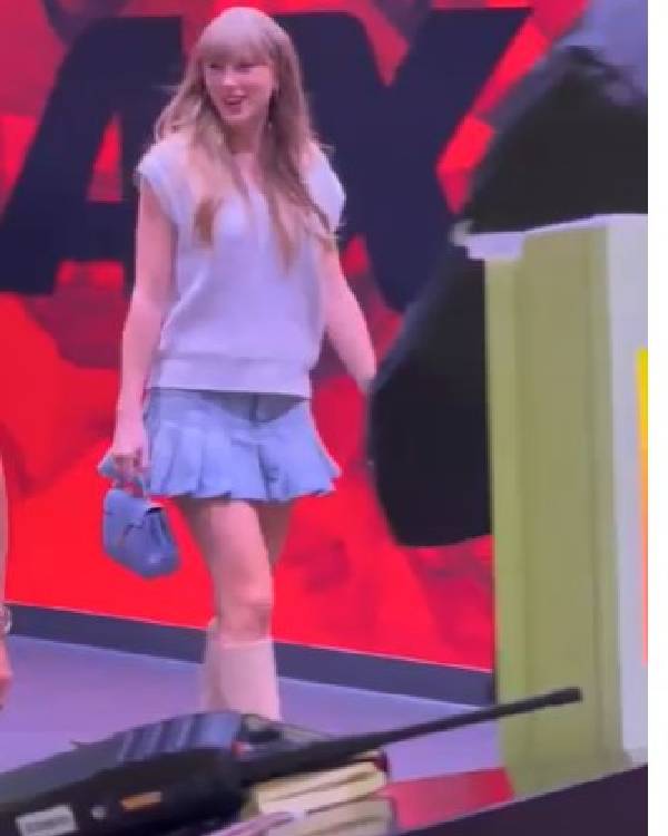 Taylor Swift Cincinnati Bearcats Game Knit Sweater